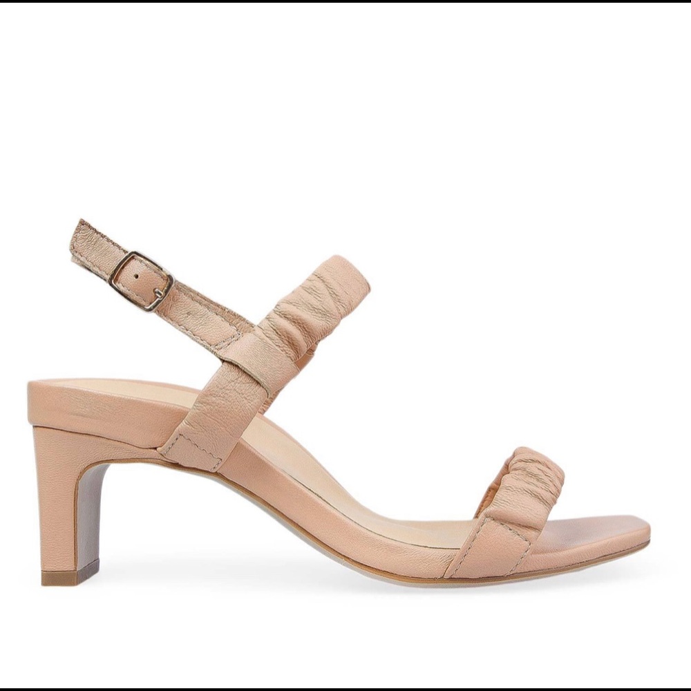 Bared Motmot light tan sandals Size 40 (9-9.5 US)